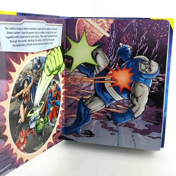 Justice League My Busy Books  Includes: Story Book, 12 Figurines & Playmat - Picture 13 of 15